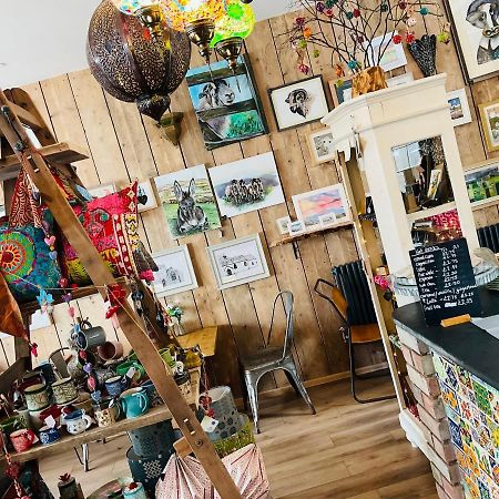 The Art Attic A Stylish Boutique Apartment บลิตธ์เวลส์ ภายนอก รูปภาพ