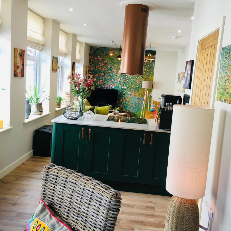 The Art Attic A Stylish Boutique Apartment บลิตธ์เวลส์ ภายนอก รูปภาพ