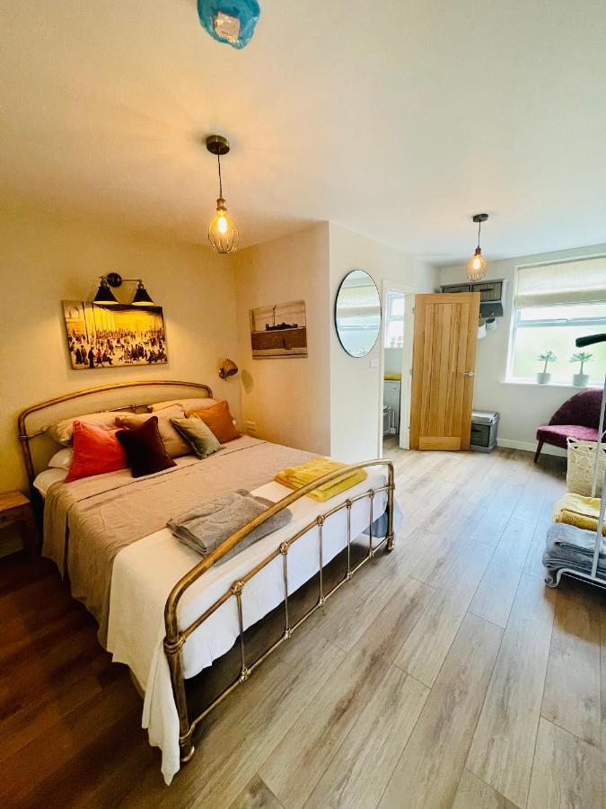 The Art Attic A Stylish Boutique Apartment บลิตธ์เวลส์ ภายนอก รูปภาพ