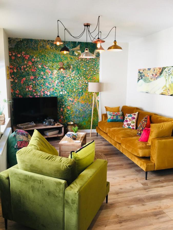 The Art Attic A Stylish Boutique Apartment บลิตธ์เวลส์ ภายนอก รูปภาพ