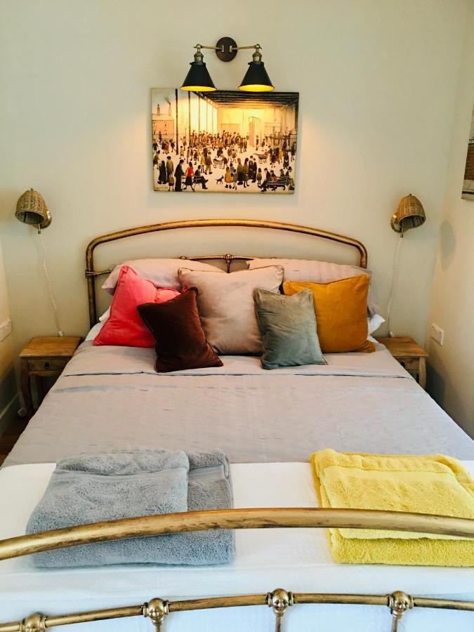 The Art Attic A Stylish Boutique Apartment บลิตธ์เวลส์ ภายนอก รูปภาพ